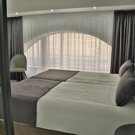 Saat Kula Luxury